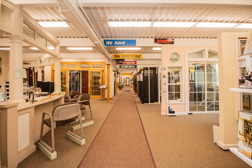 More Photos Of 1150 Main St, Leicester Showroom For Lease