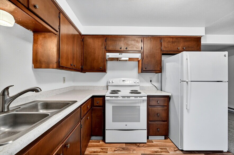 More Photos Of 17170 Beers Ave, Sandy Multifamily For Sale