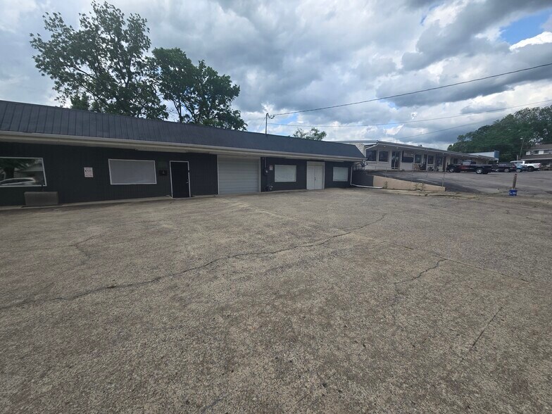 More Photos Of 124 W Winchester St, Gallatin Light Manufacturing For Lease