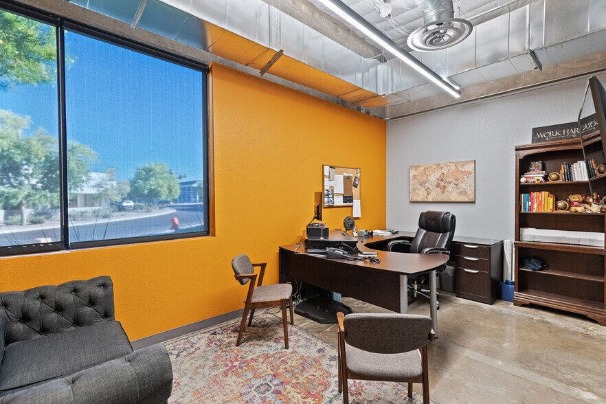 More Photos Of 2410 W Royal Palm Rd, Phoenix Light Manufacturing For Sale