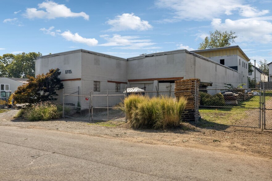 More Photos Of 1715 Pecan St, Nashville Warehouse For Sale
