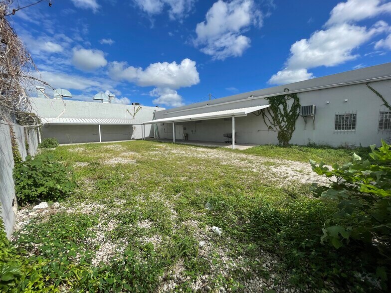 More Photos Of 5731 SW 23rd St, West Park Auto Repair For Lease