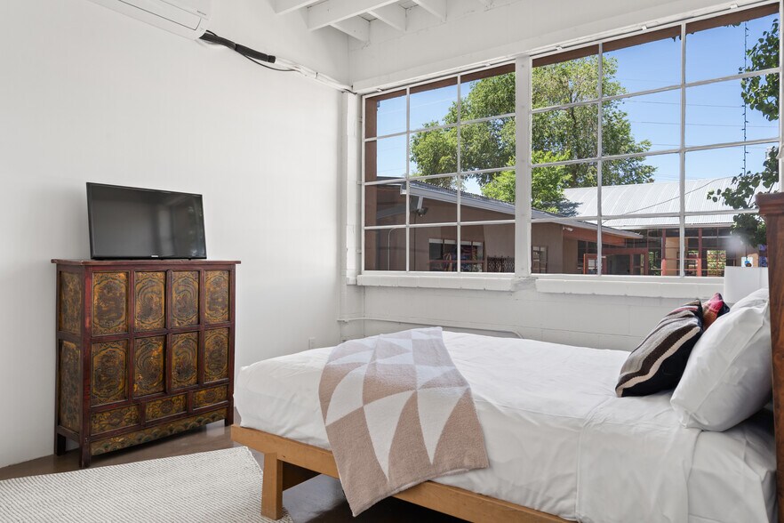 More Photos Of 310 Johnson St, Santa Fe Specialty For Sale