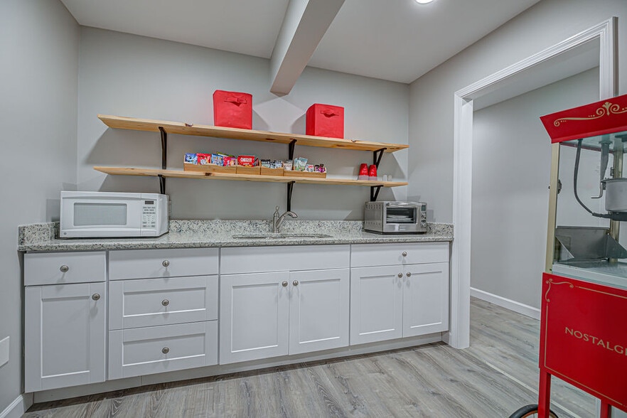 More Photos Of 300-304 Edgewood Dr, Trenton Medical For Lease