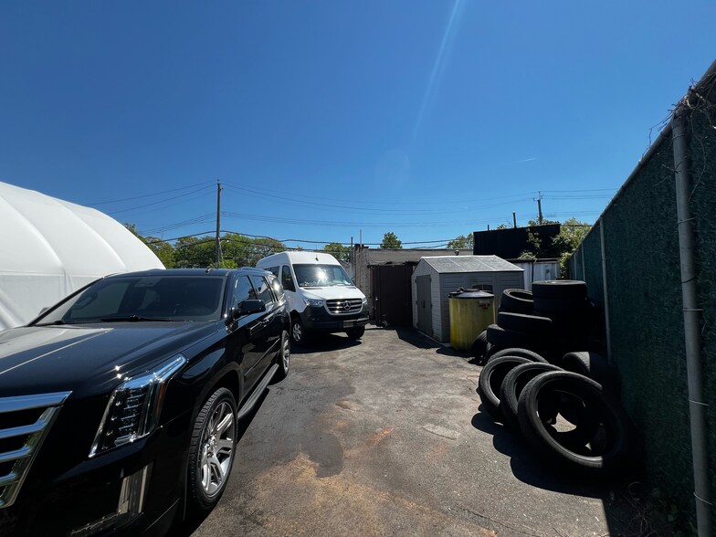More Photos Of 4585 Amboy Rd, Staten Island Auto Repair For Sale