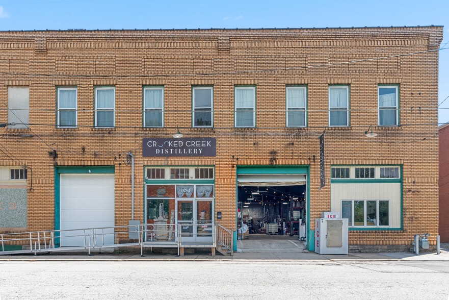 More Photos Of 104 S Water St, West Newton Distribution For Sale