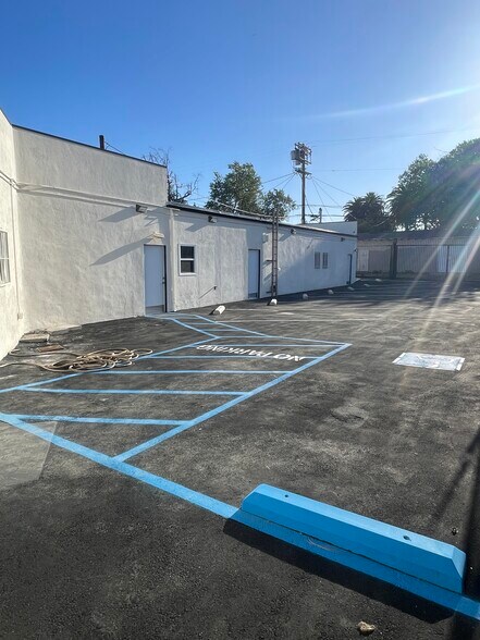 More Photos Of 7307-7309 Canoga Ave, Canoga Park Restaurant For Lease