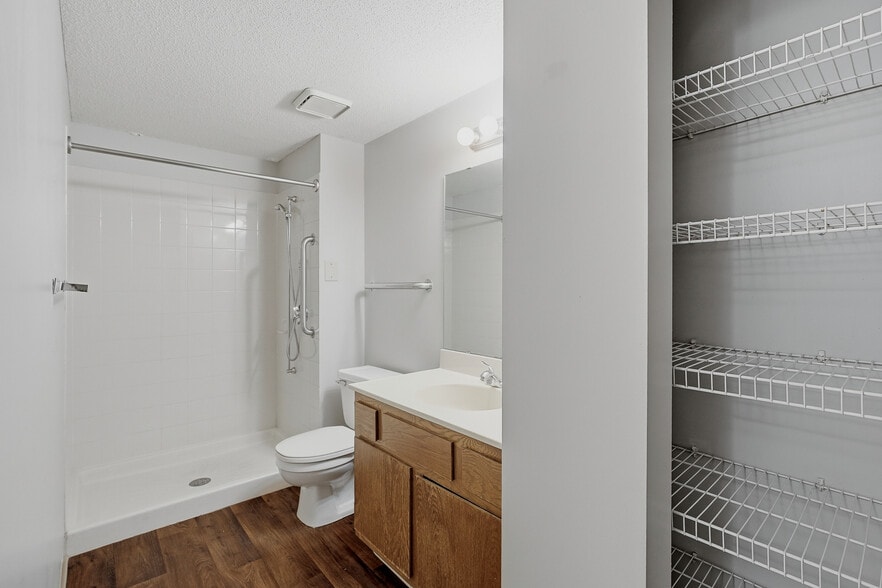 More Photos Of 985 Ivy Ave E, Saint Paul Apartments For Sale