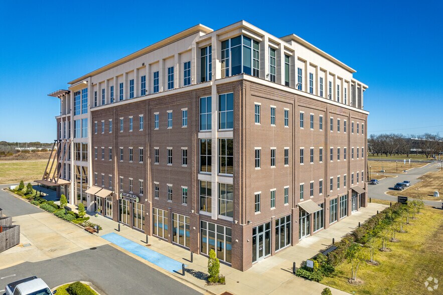 More Photos Of 201 Victory Blvd, Monroe Office For Lease