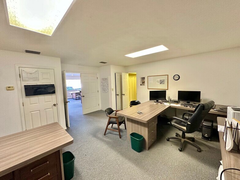 More Photos Of 739 Glenwood Ave, Sebring Manufacturing For Sale