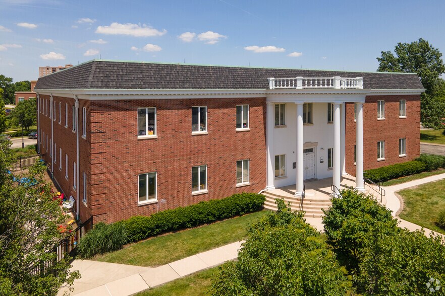 Primary Photo Of 901 N Elm St, Hinsdale Medical For Lease