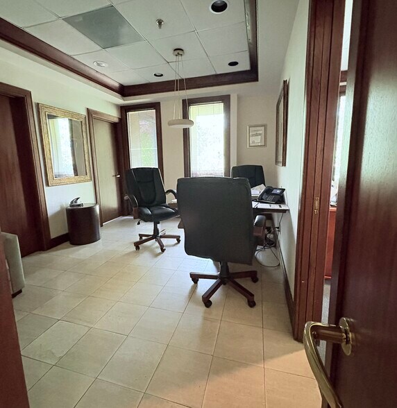 More Photos Of 52 New Orleans Rd, Hilton Head Island Office For Sale
