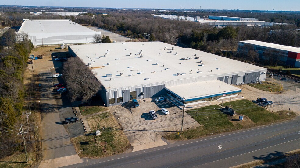 More Photos Of 11707 Steele Creek Rd, Charlotte Manufacturing For Lease