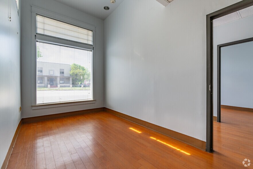 More Photos Of 1726 Poplar Ave, Memphis Medical For Sale