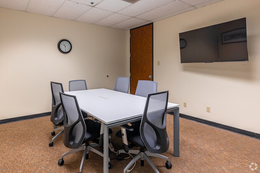 More Photos Of 9330 Lyndon B Johnson Fwy, Dallas Office For Lease