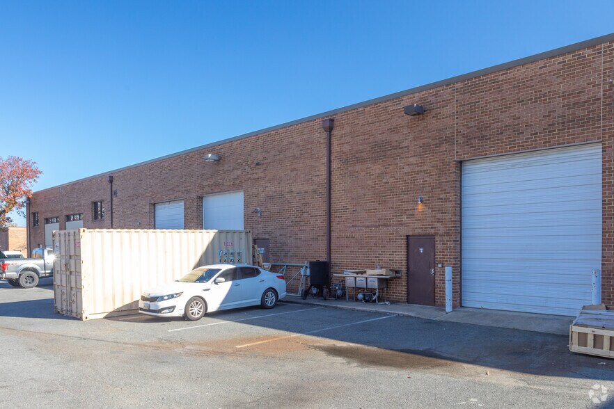 More Photos Of 5710 General Washington Dr, Alexandria Flex For Lease