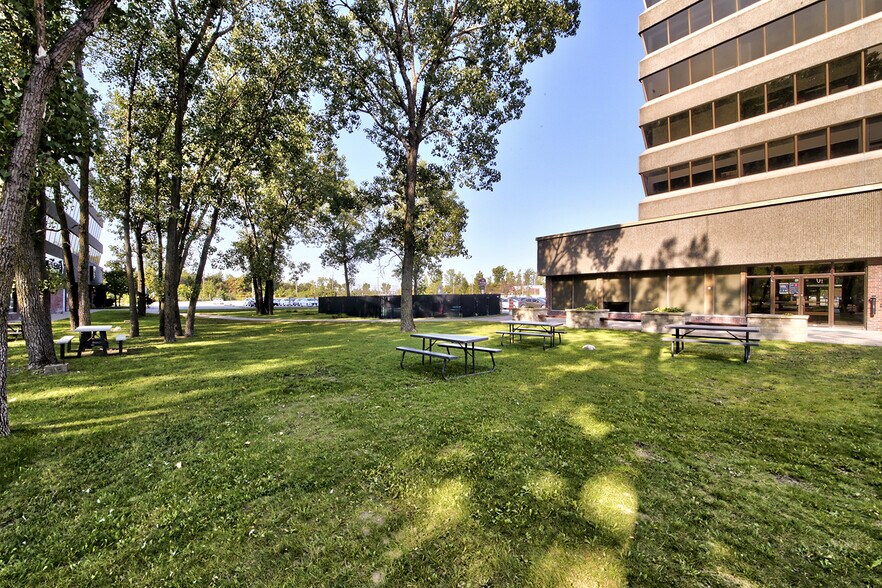 1600A Boul Saint-Martin E, Laval, QC H7G 4R8 - Office Cityfeet.com