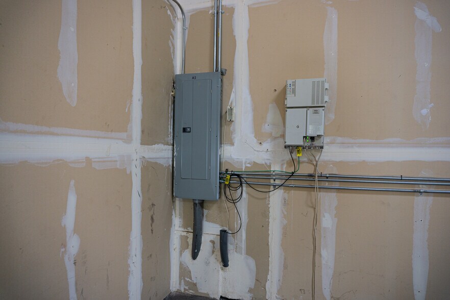 More Photos Of 42095 Zevo Dr, Temecula Warehouse For Sale