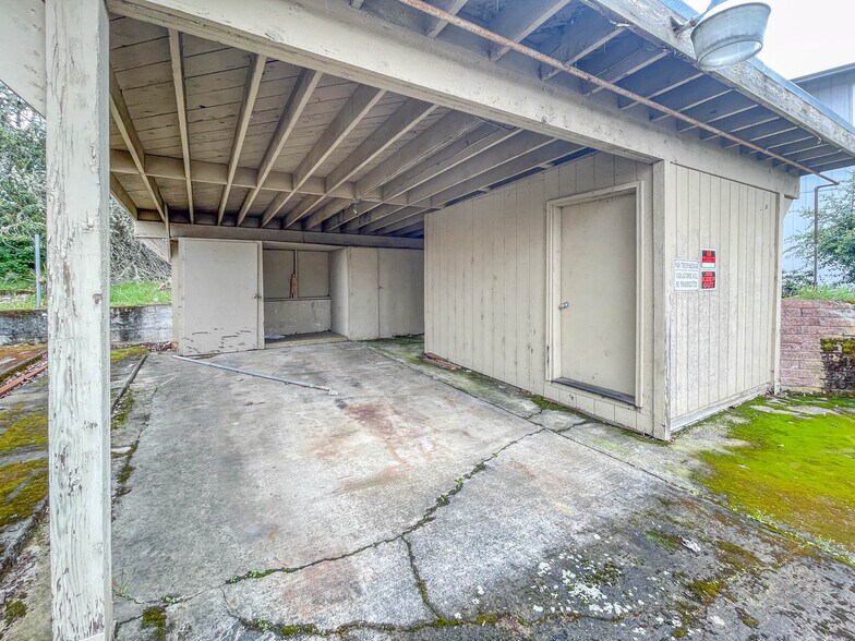 More Photos Of 859 W Lookingglass Rd, Roseburg Office For Sale