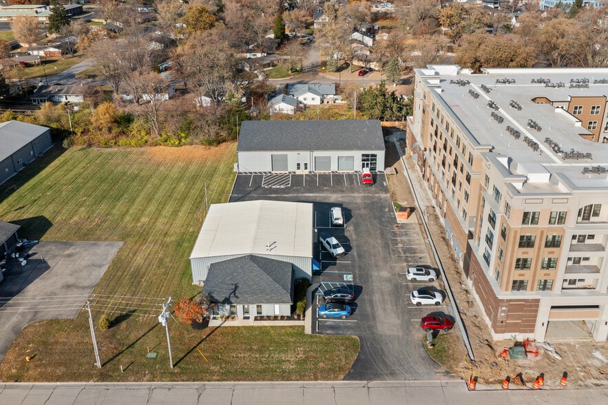 More Photos Of 520 Industrial Dr, Carmel Warehouse For Lease