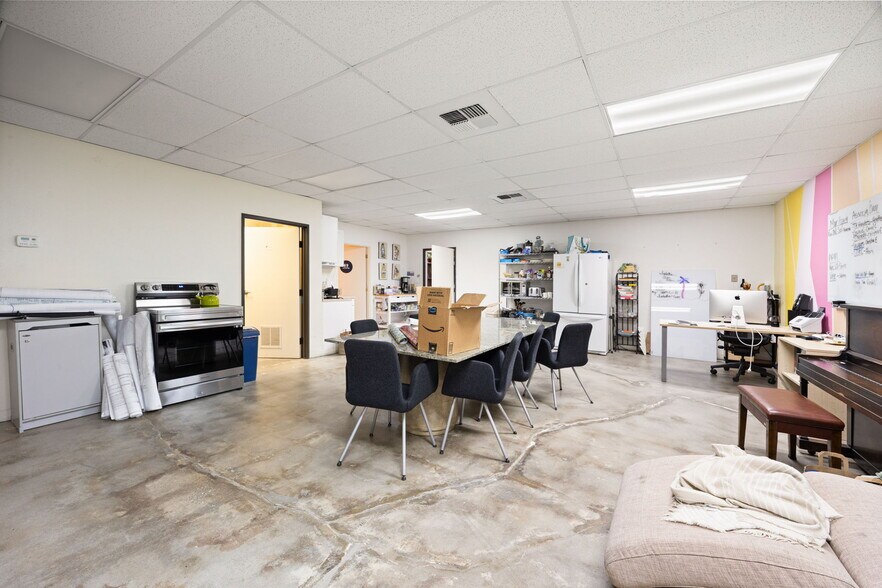More Photos Of 81500 Industrial Pl, Indio Warehouse For Sale