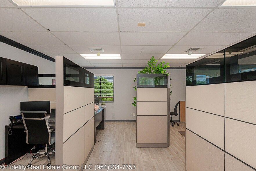 More Photos Of 3650 Coral Ridge Dr, Coral Springs Light Manufacturing For Sale