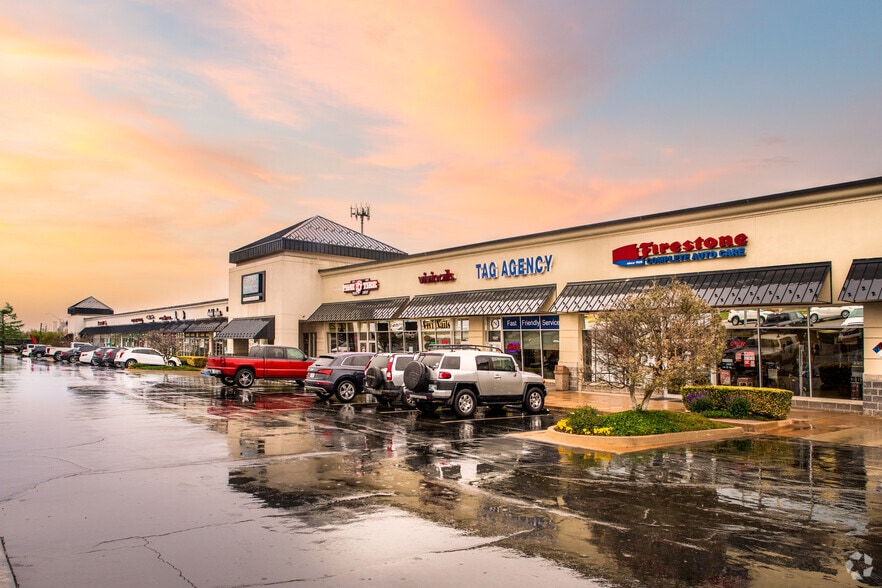 More Photos Of 7401-7535 N May Ave, Oklahoma City Unknown For Lease