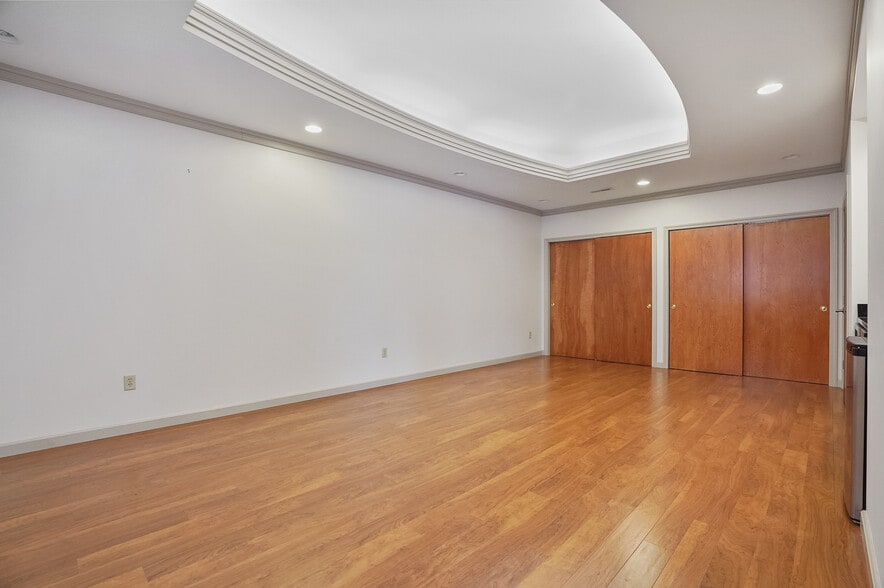 More Photos Of 908 E Waterloo Rd, Akron Medical For Lease