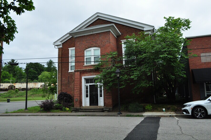 More Photos Of 414 Wharf St, Loudon Office For Sale