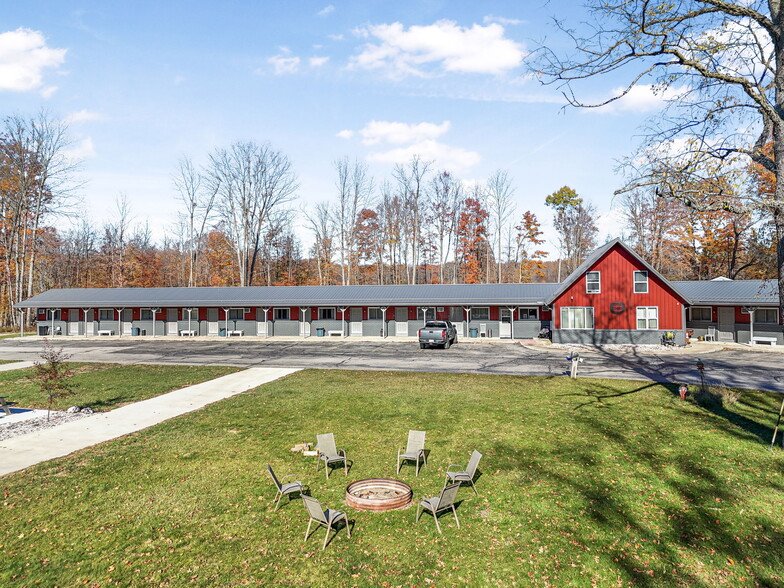 More Photos Of 10422 Cadillac Hwy, Thompsonville Hotel For Sale