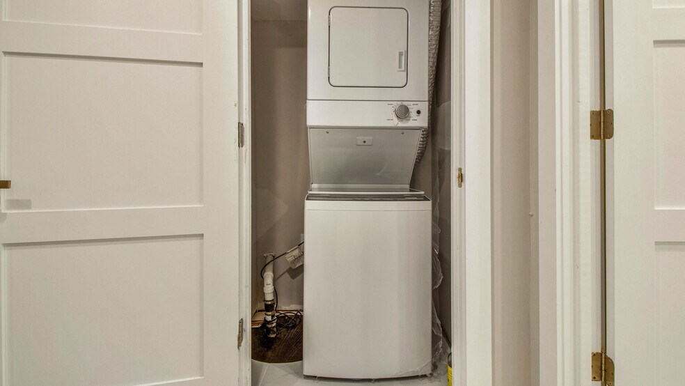 More Photos Of 1414 Pennsylvania Ave SE, Washington Apartments For Sale