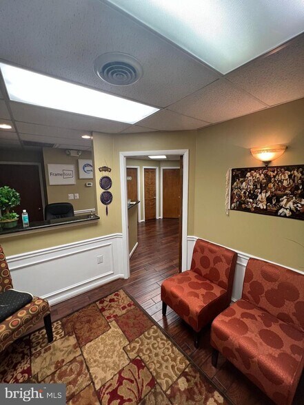 More Photos Of 12512 Lakeridge Dr, Woodbridge Medical For Sale