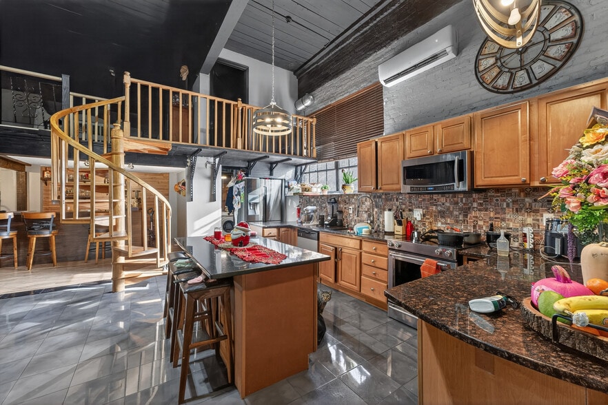 More Photos Of 134 Sterry St, Pawtucket Flex For Sale