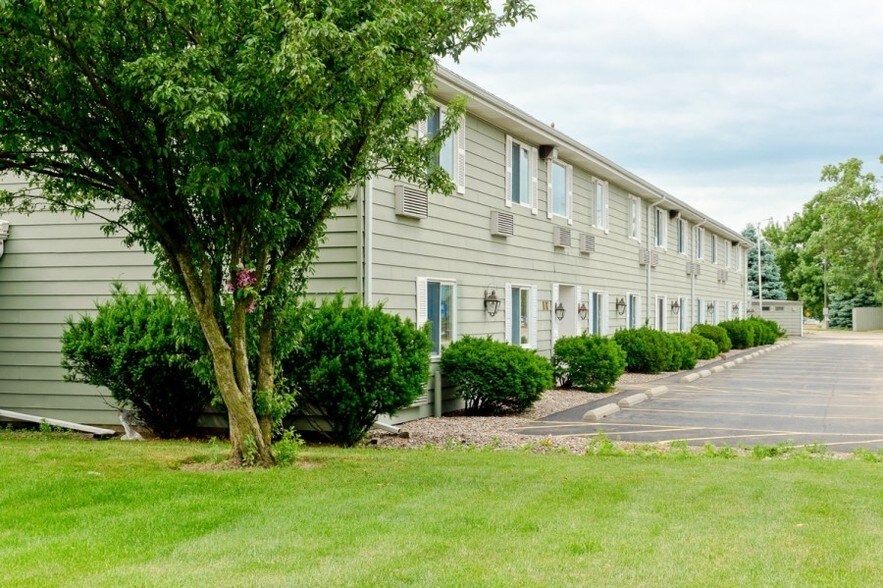 More Photos Of 2300 Lincoln Way, Clinton Hotel For Sale