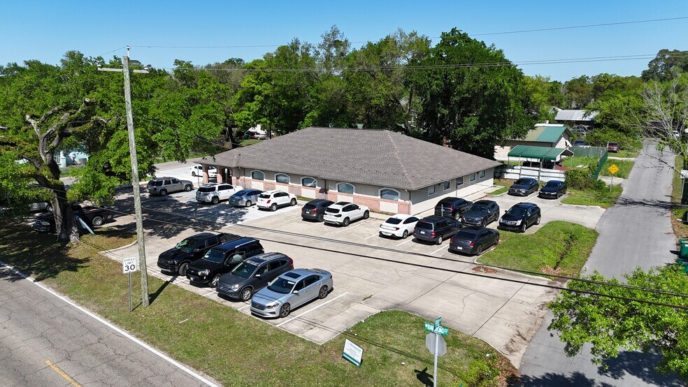 More Photos Of 4540 W Railroad St, Gulfport Medical For Sale