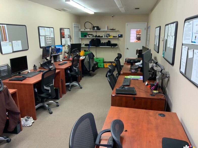 More Photos Of 641 Industrial Blvd, Grapevine Distribution For Lease