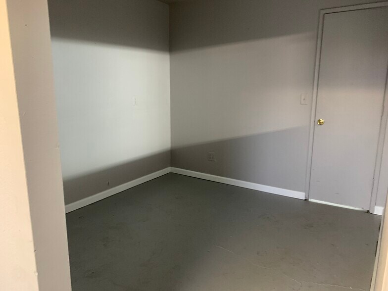 More Photos Of 2715 Highway 95, Bullhead City Self Storage For Lease