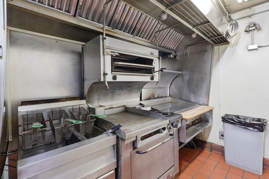 More Photos Of 228 N Jefferson St, Hastings Restaurant For Sale