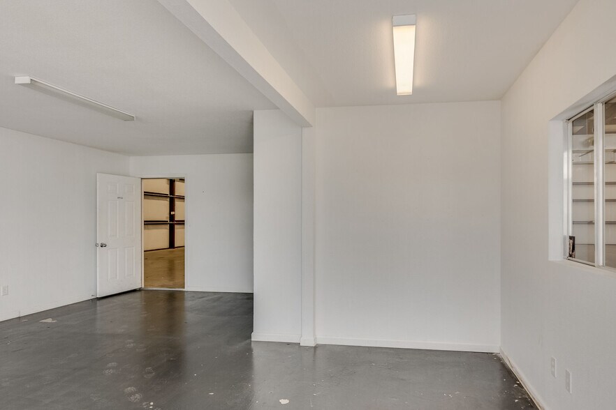 More Photos Of 12081 Katy Rd, Keller Flex For Lease