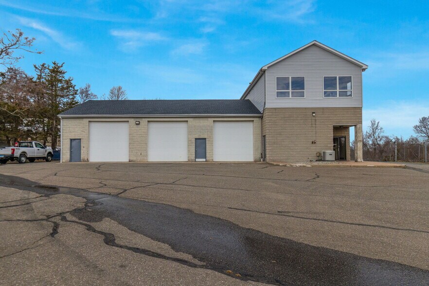 More Photos Of 75 Commerce Cir, Durham Service For Lease