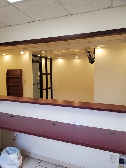 More Photos Of 621 E 187th St, Bronx Storefront Retail Office For Lease