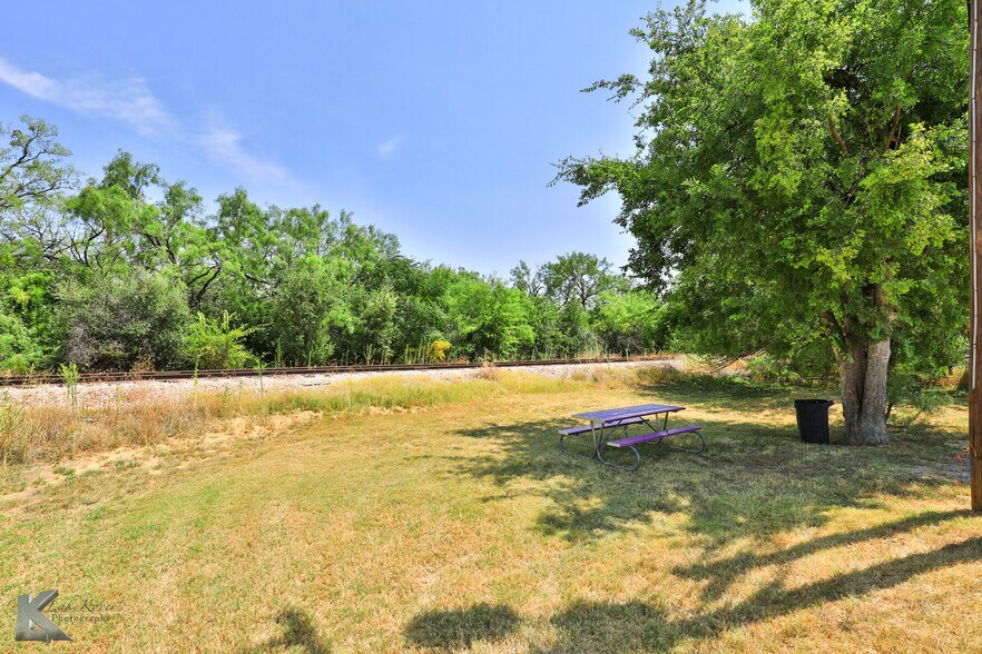 More Photos Of 1841 S Treadaway Blvd, Abilene Industrial For Sale