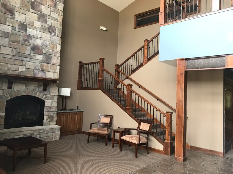 More Photos Of 121 Saint Andrews Ct, Mankato Medical For Lease