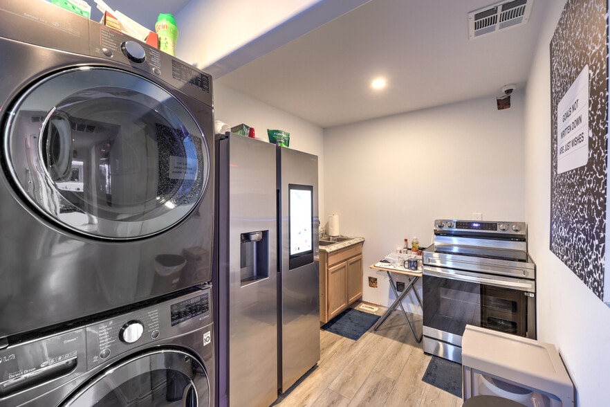 More Photos Of 621 S 10th St, Las Vegas Loft Creative Space For Sale