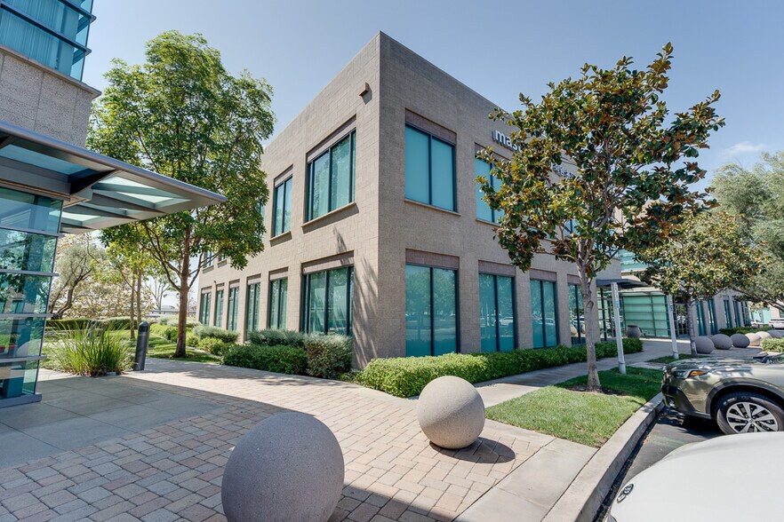 More Photos Of 830 Roosevelt Ave, Irvine Office For Sale