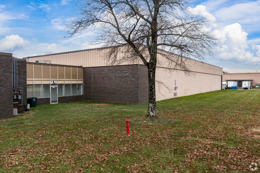 More Photos Of 8361 Broadwell Rd, Cincinnati Warehouse For Sale