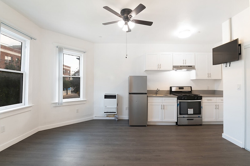 More Photos Of 1820 W 11th St, Los Angeles Apartments For Sale