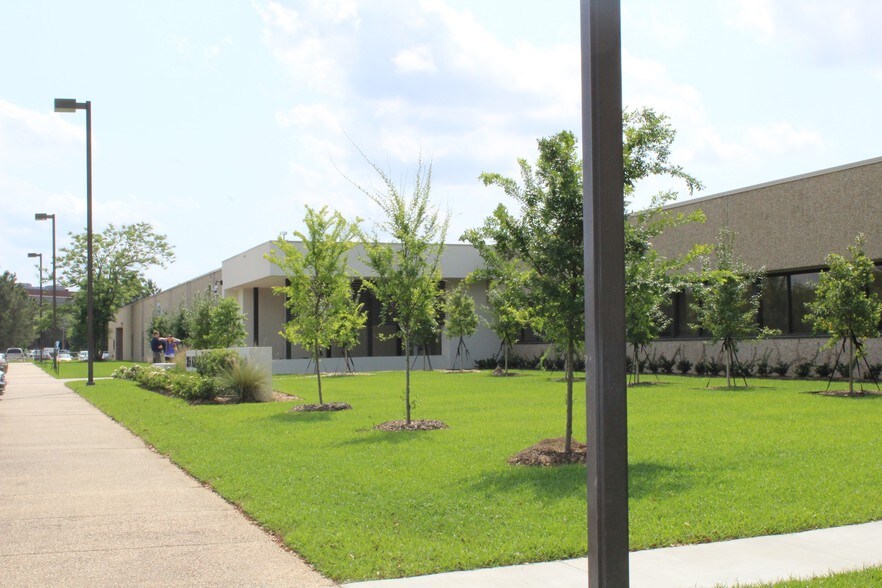 More Photos Of 3854 American Way Dr, Baton Rouge Office For Lease