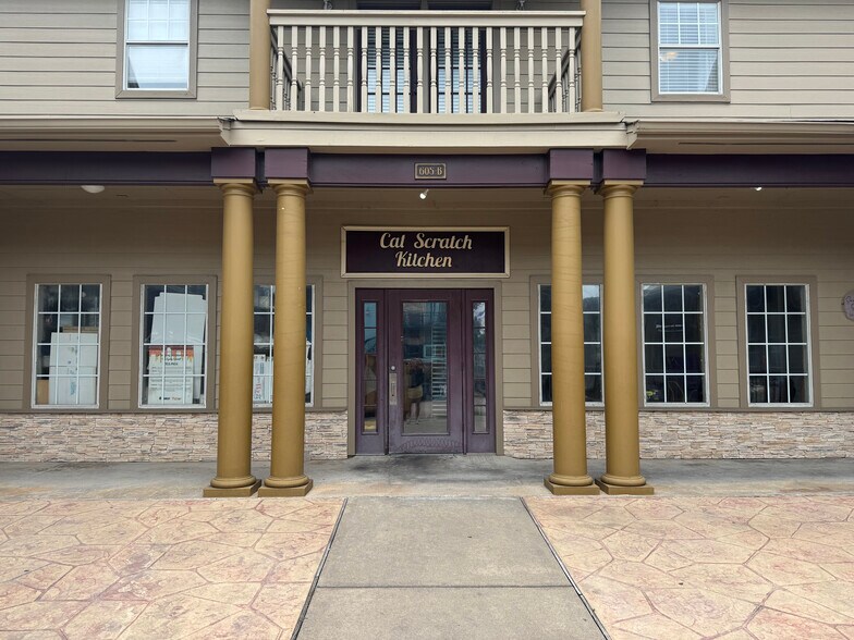 More Photos Of 605 6th St, Kemah Freestanding For Lease