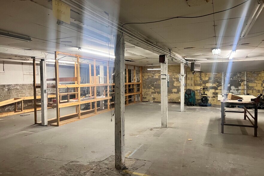 More Photos Of 276 North Ave, Burlington General Retail For Sale